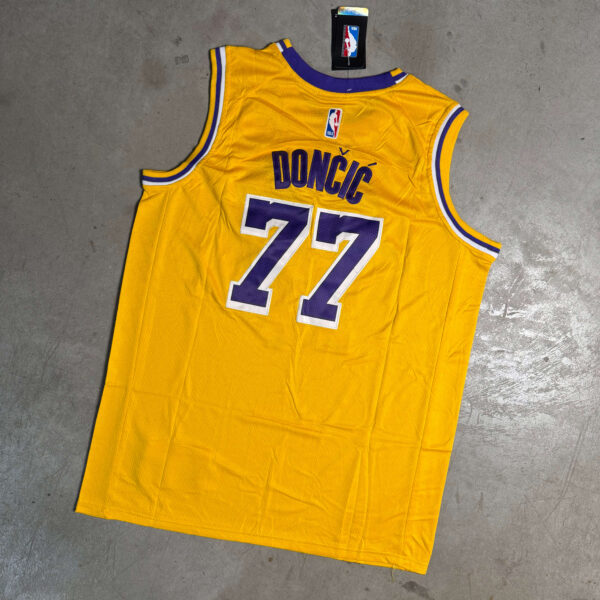 Camiseta Nike Lakers - Doncic - Imagen 5
